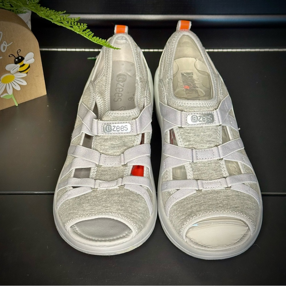 NWT BZees Reveal Grey Open Toe Comfort Shoe size 10W - Picture 2 of 13